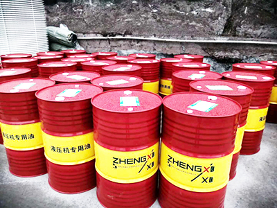 四川液壓機(jī)客戶購買的液壓機(jī)油，由成都正西液壓機(jī)完美交貨！恭喜