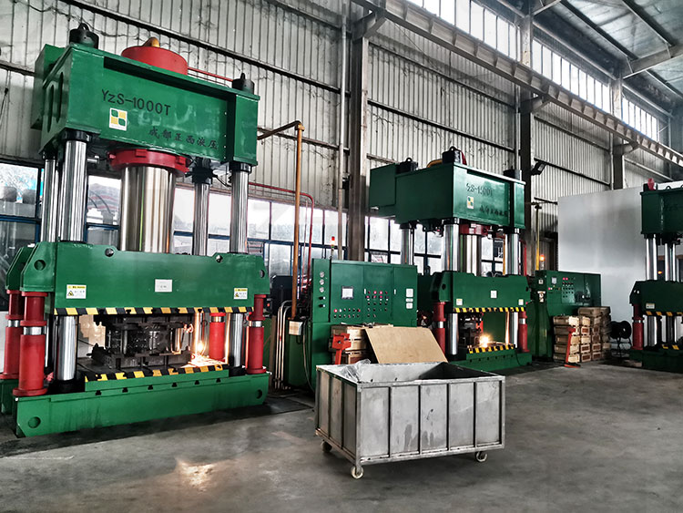 1000噸四柱液壓機(jī)1500噸四柱液壓機(jī)成功落戶(hù)到重慶 1000噸四柱液壓機(jī)1500噸四柱液壓機(jī)成功落戶(hù)到重慶